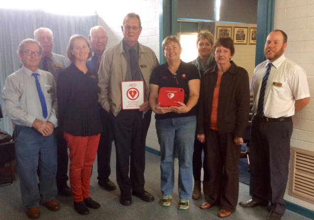 Goomalling Ambulance service donates AED to local Shire